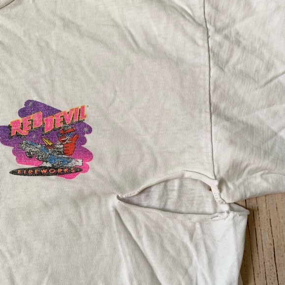 Vintage red devil fireworks shirt sleeve tee size small - Picture 7 of 15